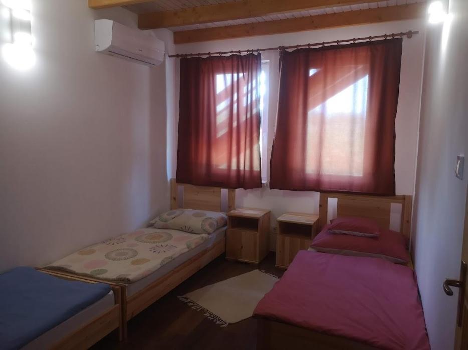Tomajor Vendeghazak Apartment Tiszaeszlar Ngoại thất bức ảnh