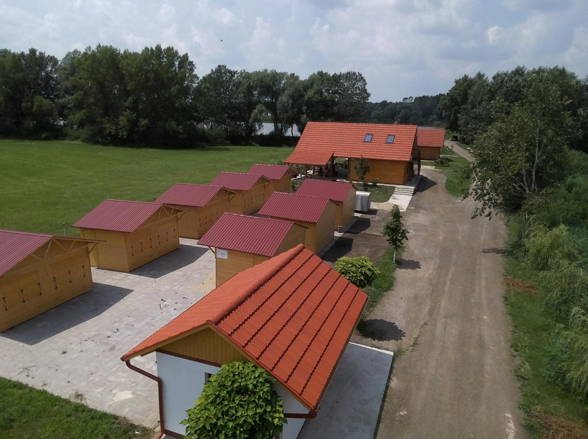 Tomajor Vendeghazak Apartment Tiszaeszlar Ngoại thất bức ảnh
